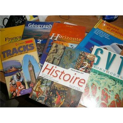 Les manuels scolaires et les listes de fournitures<br> Les manuels scolaires et les listes de fournitures<br>